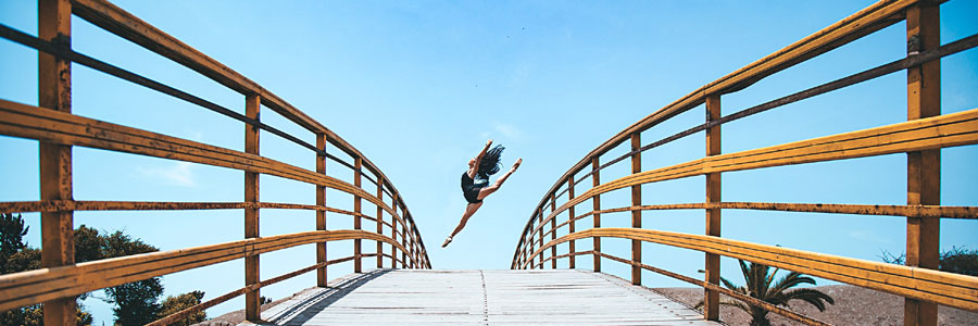 Brücke mit Tänzerin - GFK-Sommerintensivtraining
