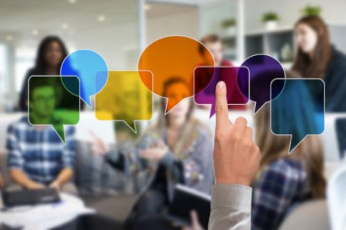 Trainerausbildung Gewaltfreie Kommunikation - Gruppe mit Sprechblasen